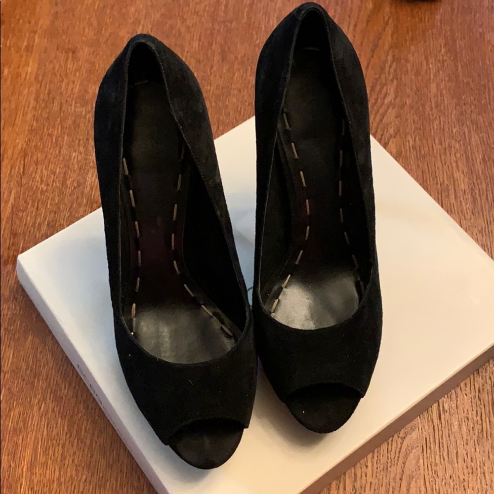 BCBG DORIEL HEEL